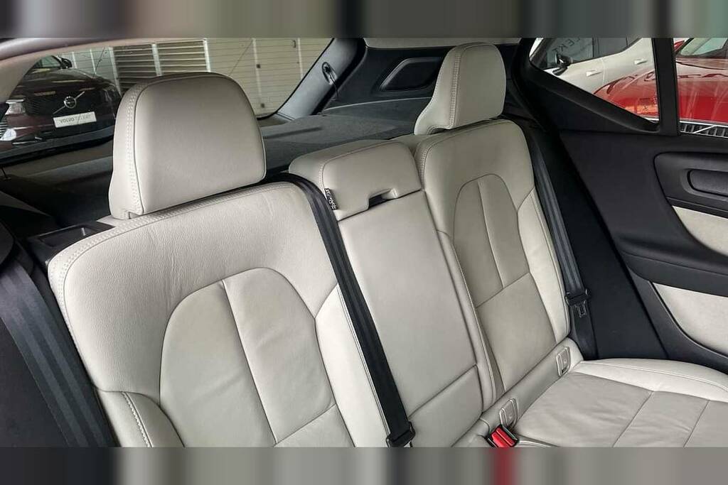 Volvo XC40 1.5 T4 Recharge Phev Inscription RX22NUJ Red #5