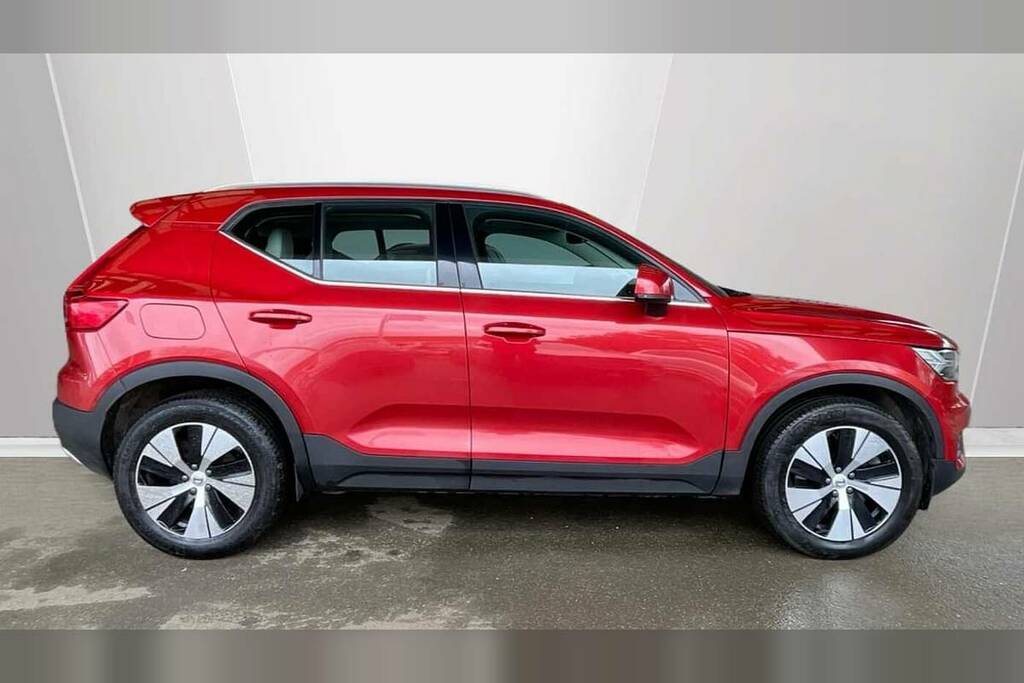 Volvo XC40 1.5 T4 Recharge Phev Inscription RX22NUJ Red #2