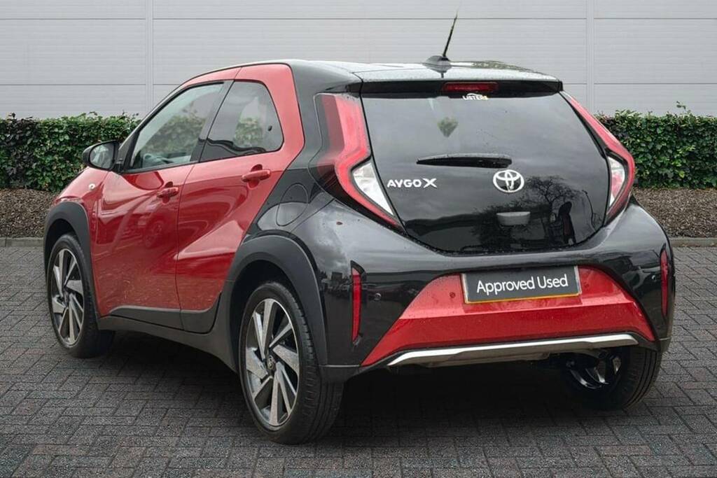 Toyota Aygo X 1.0 Vvt-i Exclusive FX25YAO Red #2