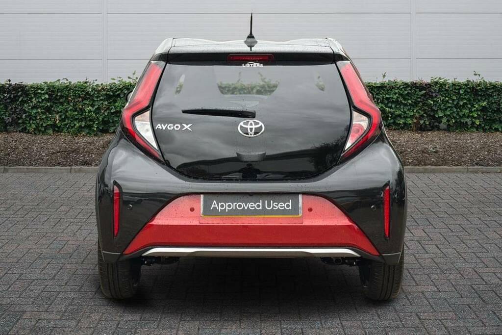 Toyota Aygo X 1.0 Vvt-i Exclusive FX25YAO Red #4