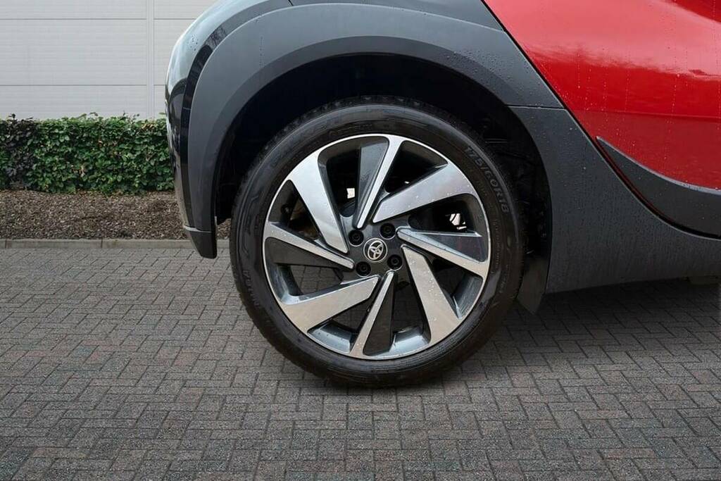 Toyota Aygo X 1.0 Vvt-i Exclusive FX25YAO Red #6