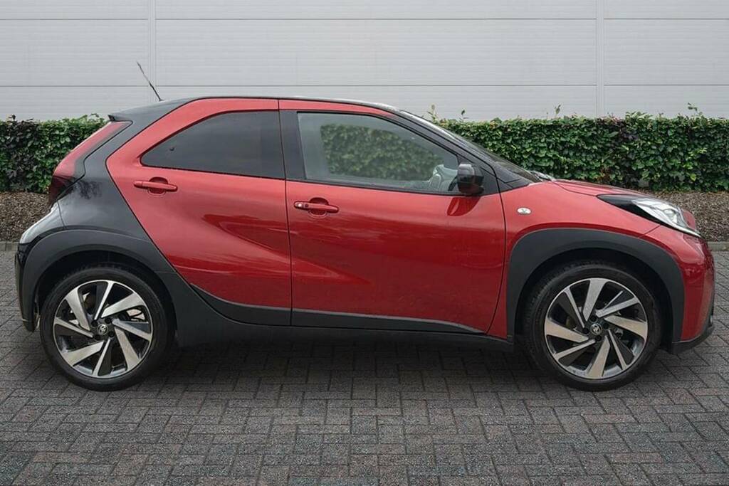 Toyota Aygo X 1.0 Vvt-i Exclusive FX25YAO Red #5