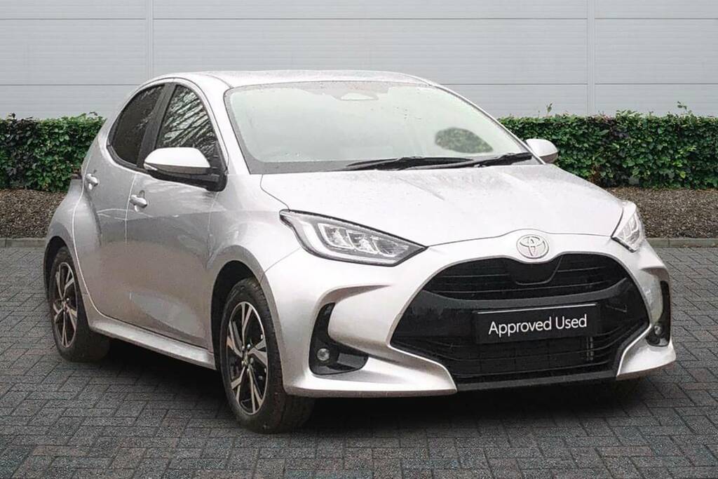 Toyota Yaris 1.5 Hybrid Design Cvt Silver
