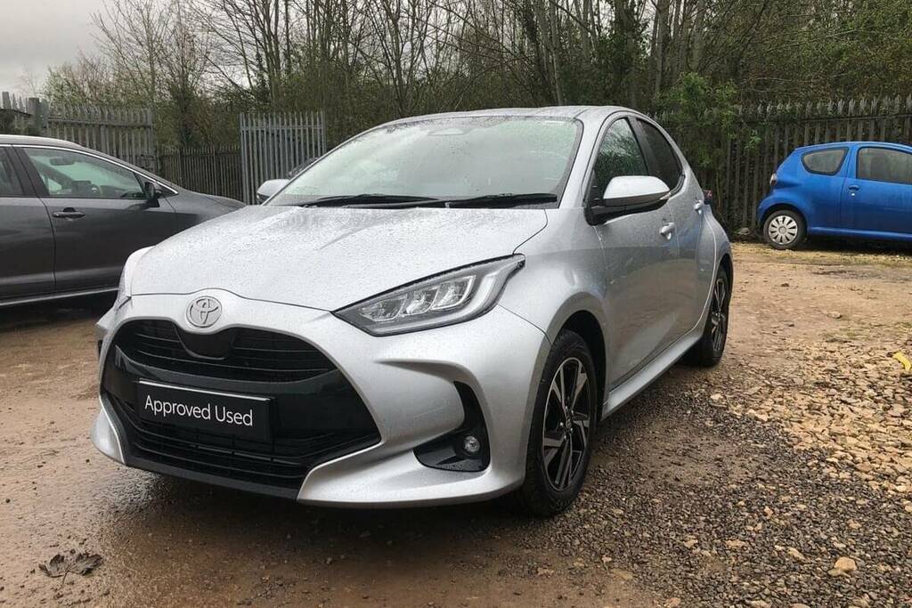 Toyota Yaris 1.5 Hybrid Design Cvt VO26KYF Silver #6