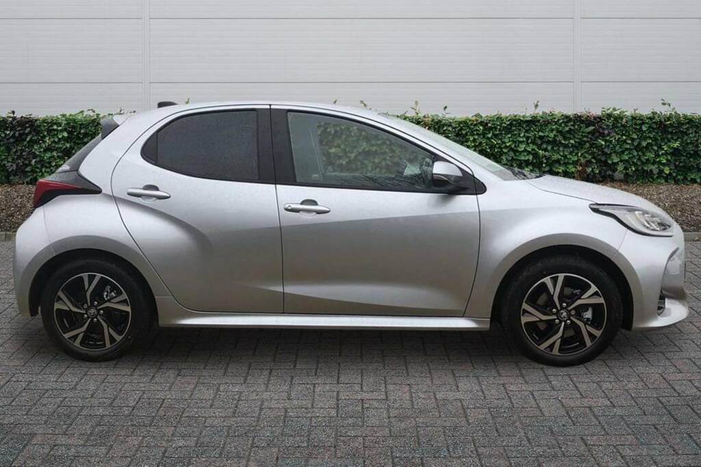 Toyota Yaris 1.5 Hybrid Design Cvt VO26KYF Silver #4