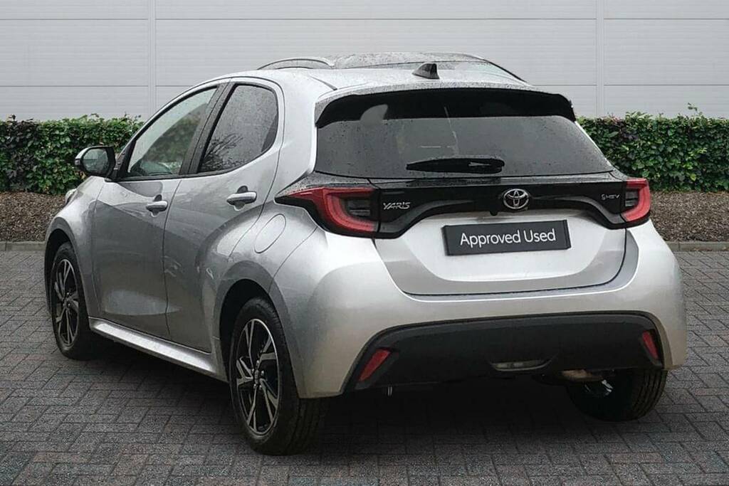 Toyota Yaris 1.5 Hybrid Design Cvt VO26KYF Silver #2