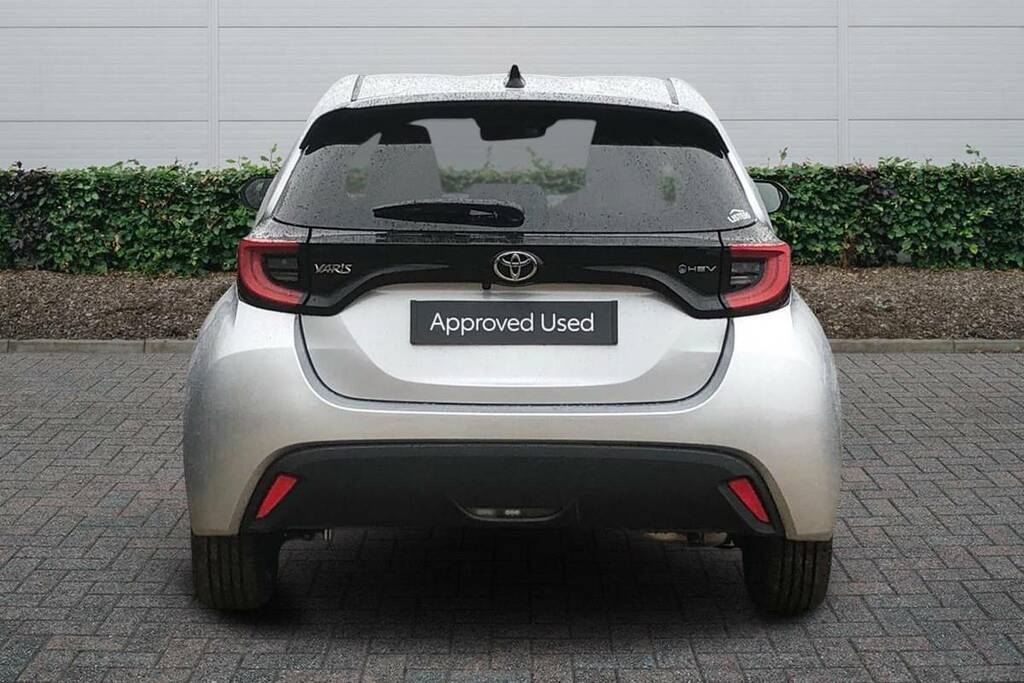 Toyota Yaris 1.5 Hybrid Design Cvt VO26KYF Silver #5