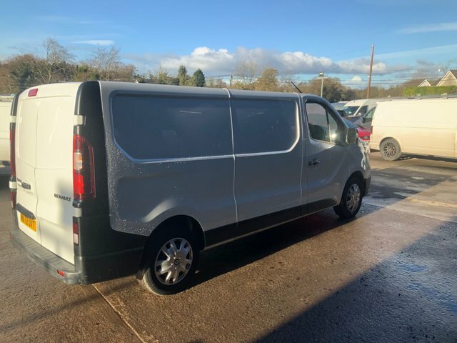 Renault Trafic 2.0 Dci Blue Ll30 MA72UVT White #2