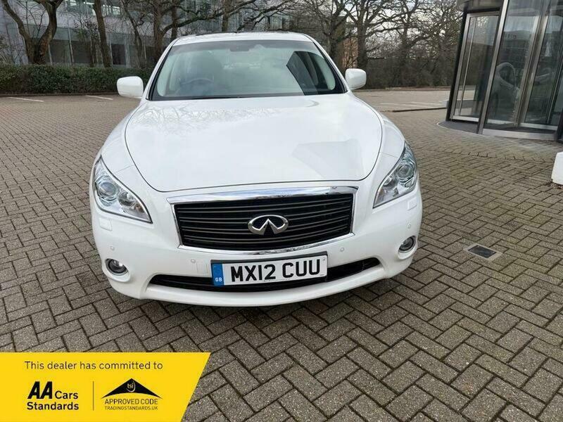 Infiniti M 3.5 35H V6 Gt White #4
