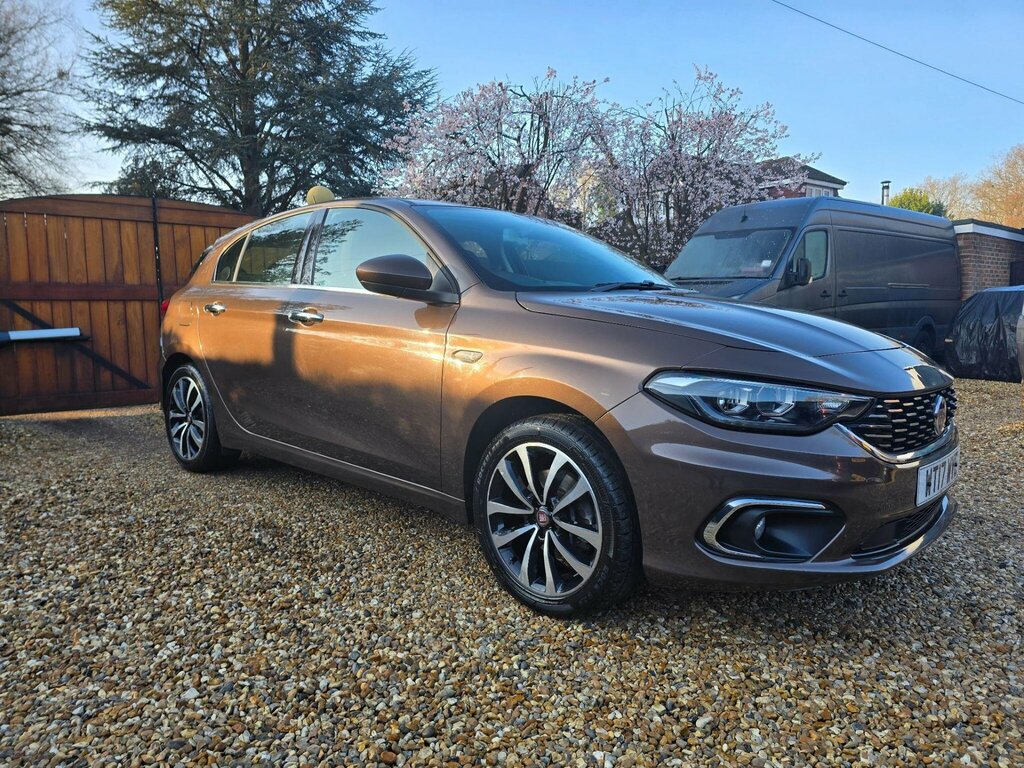 Fiat Tipo 1.4 Mpi Lounge Euro 6 Brown