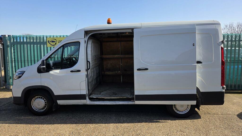 Maxus Deliver 9 Mpv GY71OYL White #5