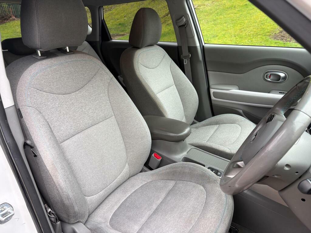 Kia Soul 30Kwh Ev White #4