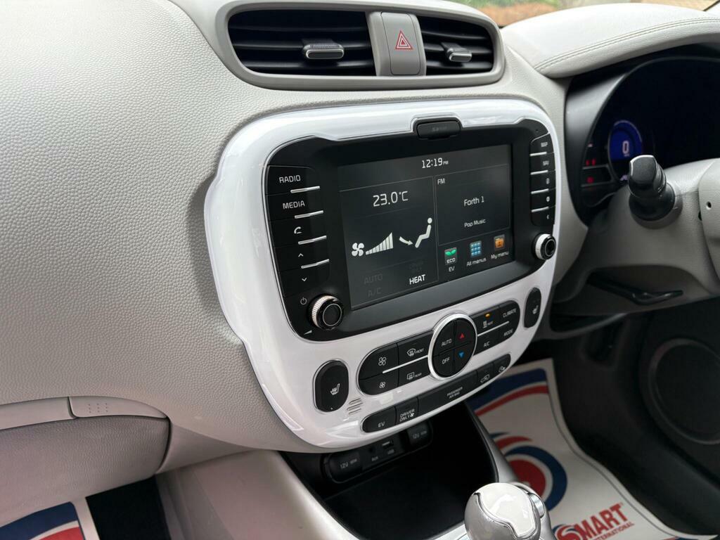 Kia Soul 30Kwh Ev White #2