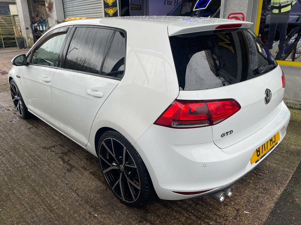 Volkswagen Golf Gt Tdi Bluemotion Technology  White #3
