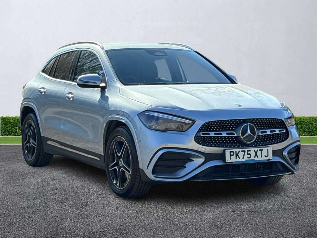 Mercedes-Benz GLA Class Gla 200 Amg Line Executive Silver