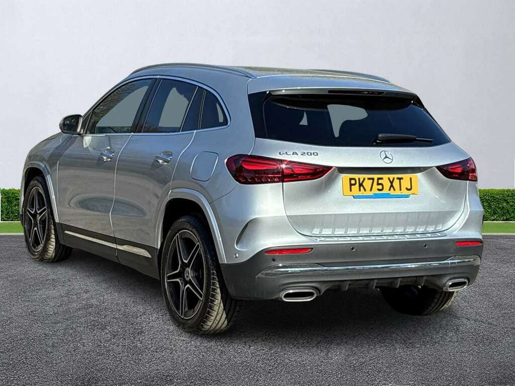 Mercedes-Benz GLA Class Gla 200 Amg Line Executive Silver #2