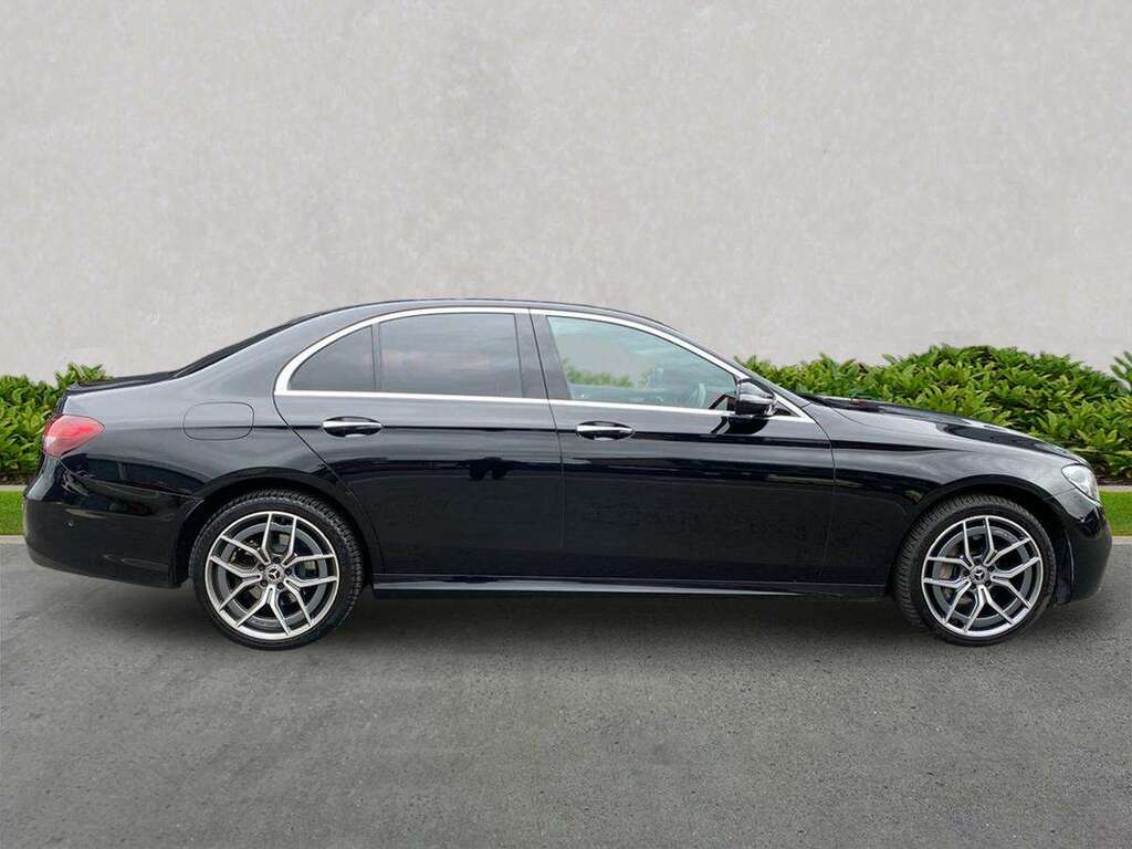 Mercedes-Benz E Class E300d 4Matic Amg Line Premium 9G-tronic SH22YYK Black #3