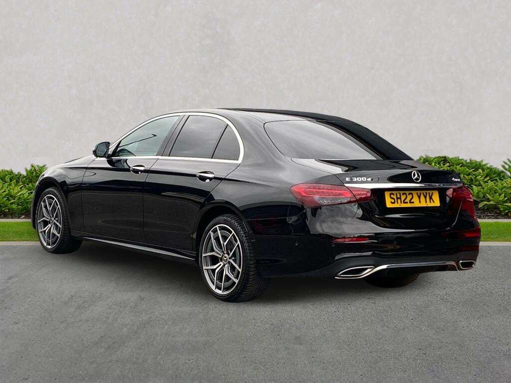 Mercedes-Benz E Class E300d 4Matic Amg Line Premium 9G-tronic SH22YYK Black #2