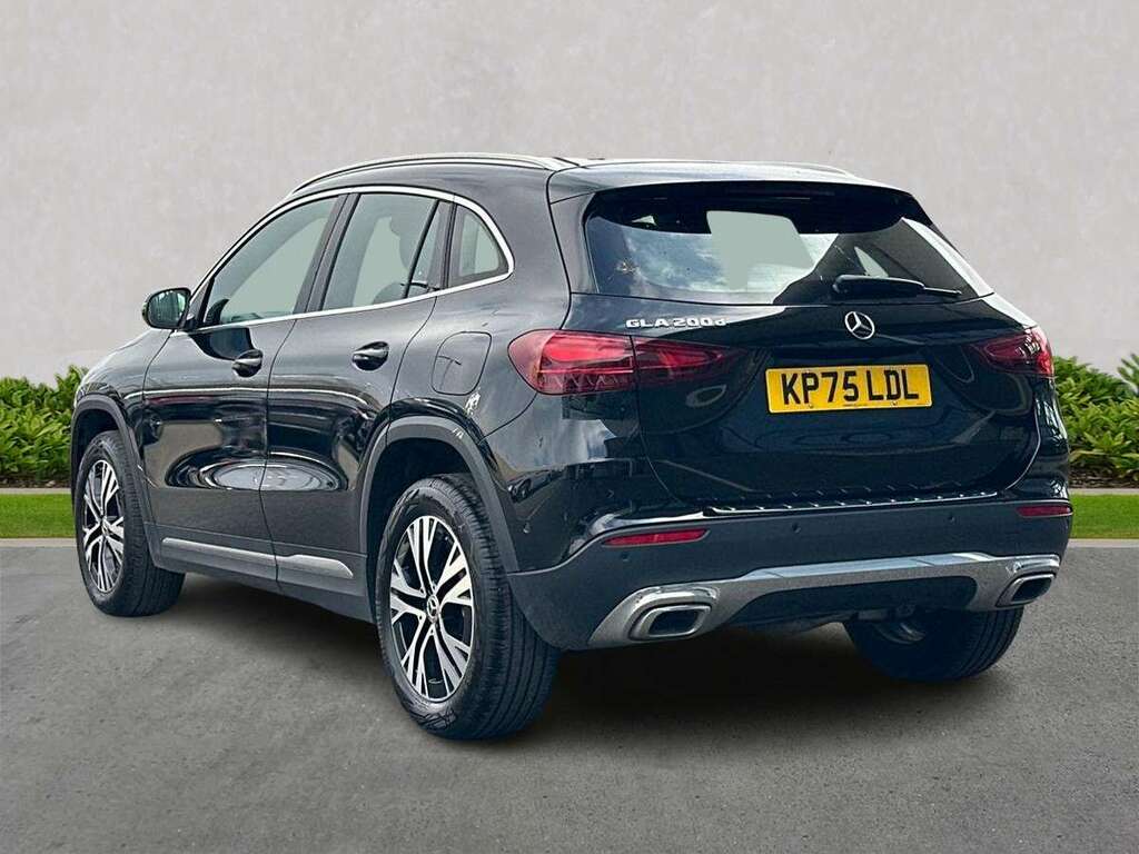 Mercedes-Benz GLA Class Gla 200D Sport Executive KP75LDL Black #2