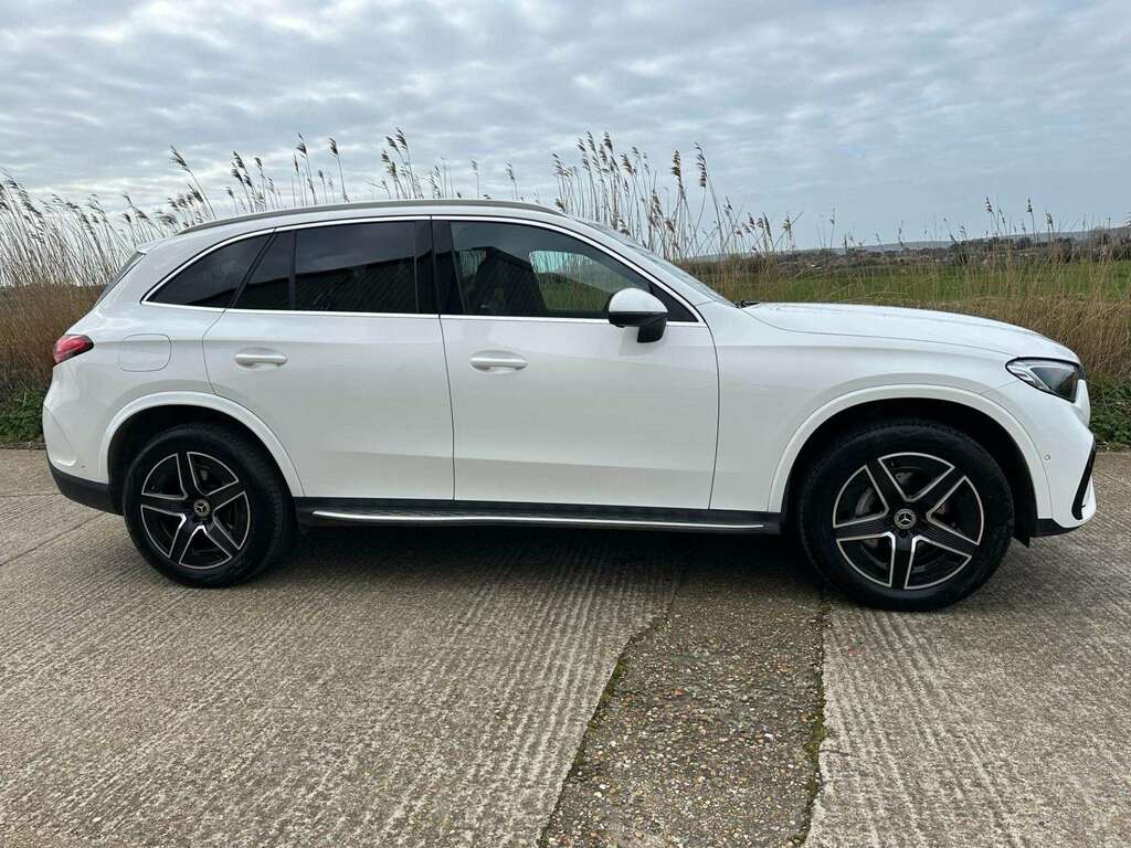 Mercedes-Benz GLC Class Glc 300E 4Matic Amg Line 9G-tronic KN75YKZ White #3