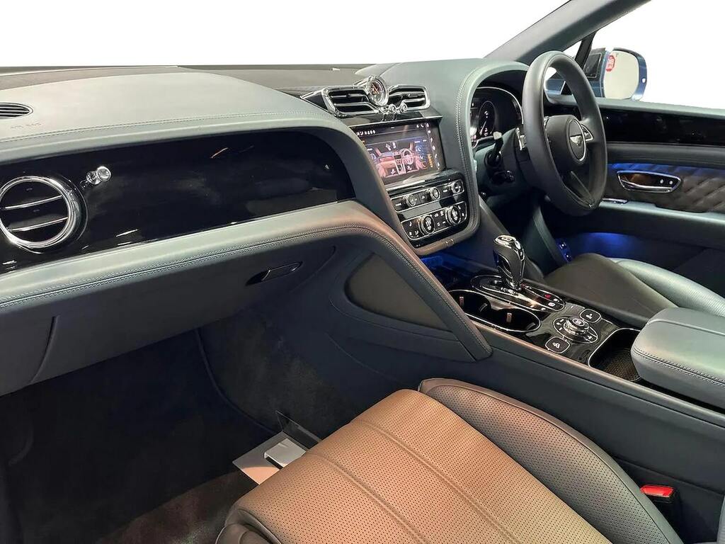 Bentley Bentayga 3.0 Tfsi V6 17.3Kwh Suv Plug-in Hybrid Blue #6