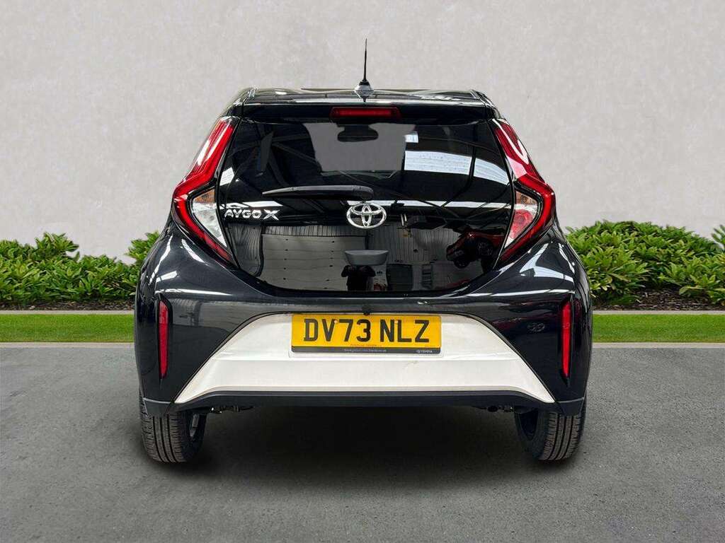 Toyota Aygo X 1.0 Vvt-i Edge DV73NLZ White #4