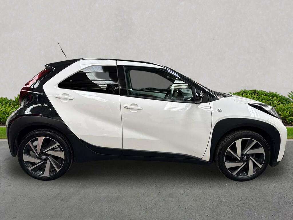 Toyota Aygo X 1.0 Vvt-i Edge DV73NLZ White #3