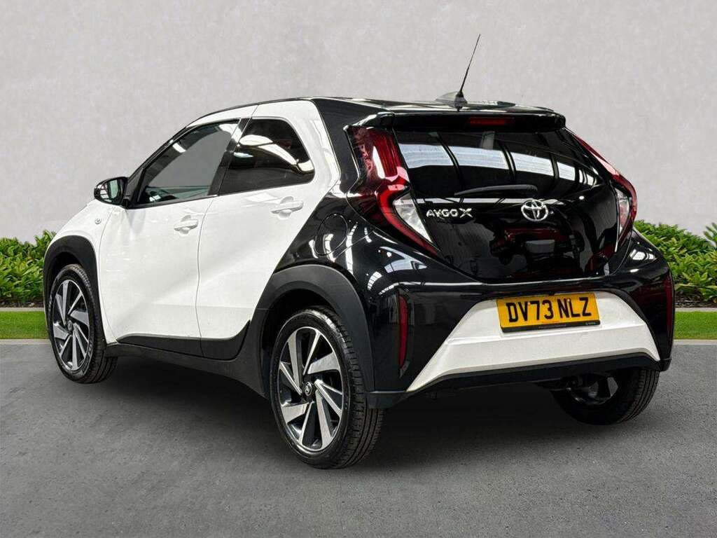 Toyota Aygo X 1.0 Vvt-i Edge DV73NLZ White #2