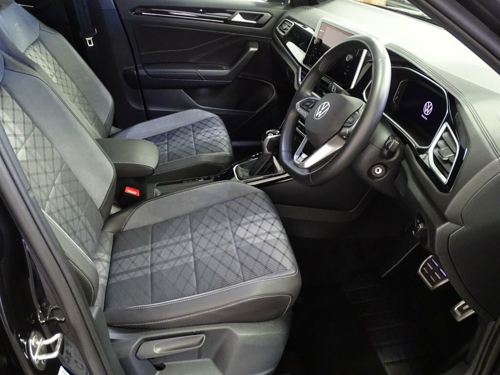 Volkswagen T-Roc 1.5L R-line MT74VMX Black #2