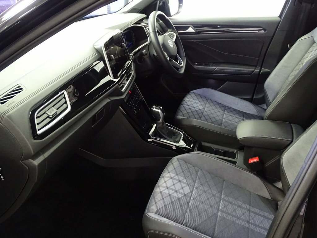Volkswagen T-Roc 1.5L R-line MT74VMX Black #5