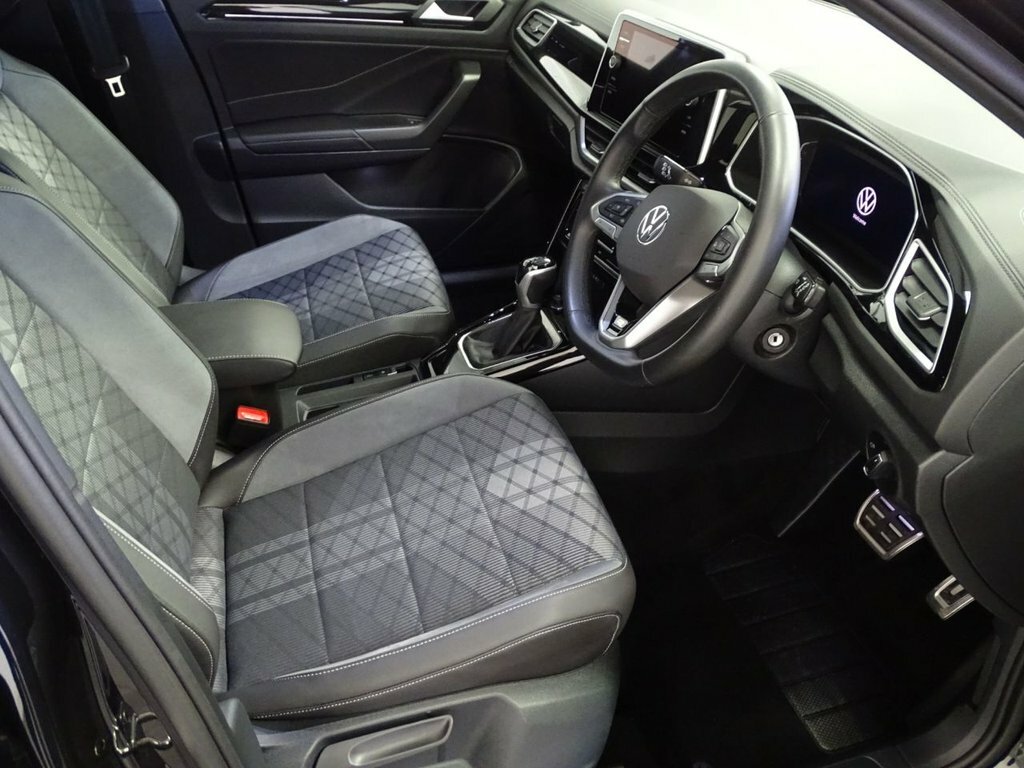 Volkswagen T-Roc 1.5L R-line MT74VMX Black #4