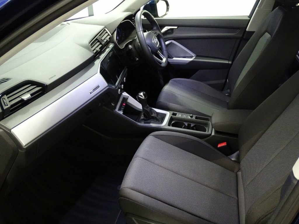 Audi Q3 1.5L Technik YS72FKV Blue #4