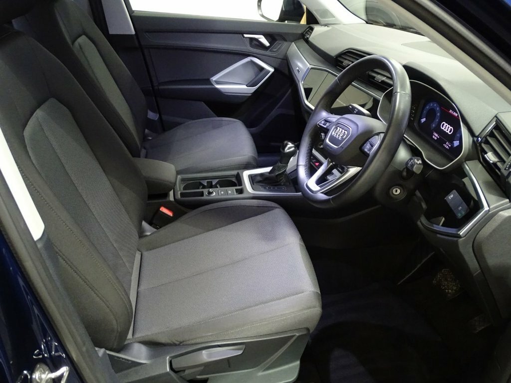Audi Q3 1.5L Technik YS72FKV Blue #2