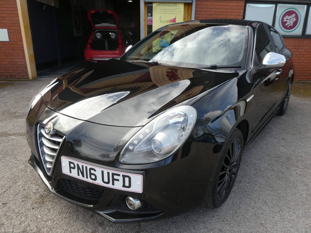 Alfa Romeo Giulietta 2.0 Jtdm-2 150 Collezione Se Special Edition St Black