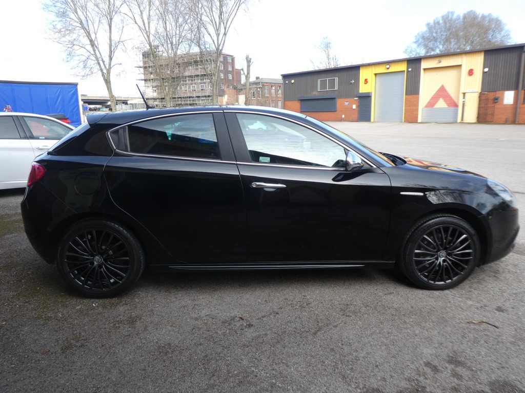 Alfa Romeo Giulietta 2.0 Jtdm-2 150 Collezione Se Special Edition St Black #4