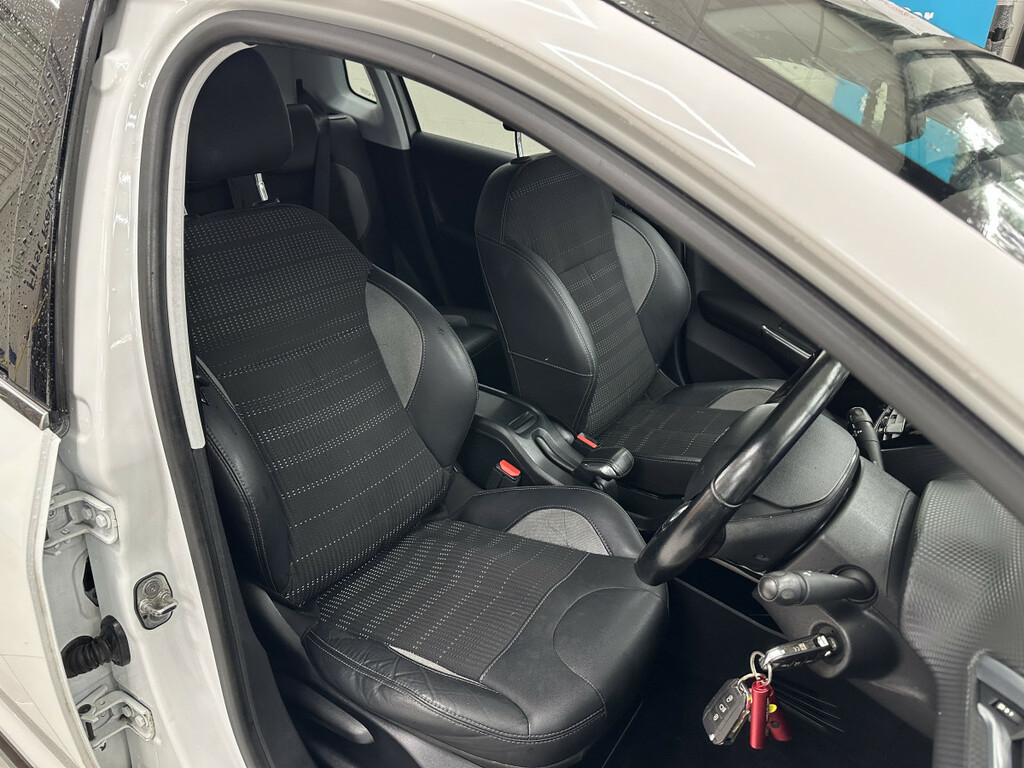 Peugeot 2008 1.2 Puretech Allure LRZ7284 White #2