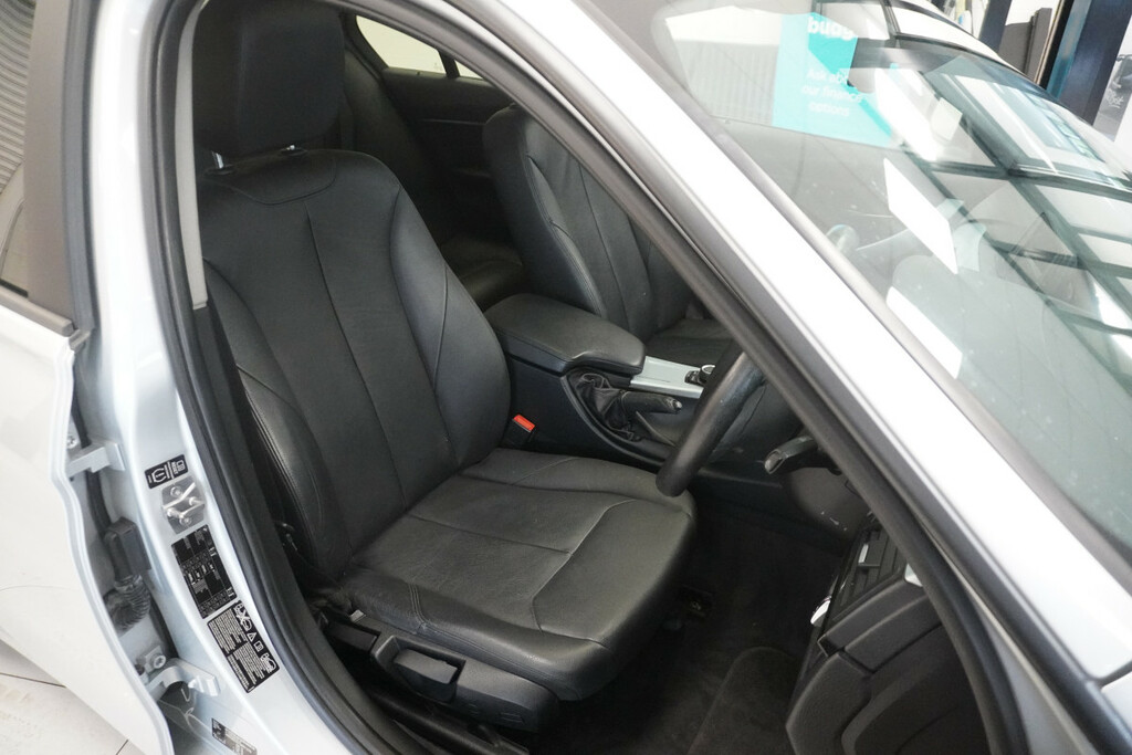 BMW 3 Series Xdrive Se YUI7688 Silver #4