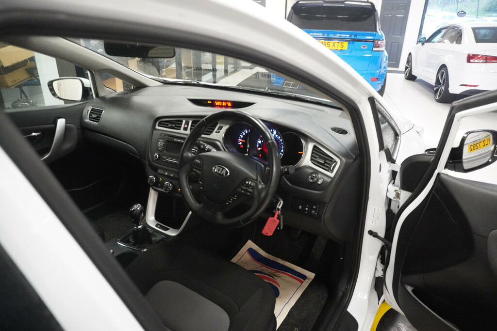 Kia Ceed 2 KXZ4835 White #6