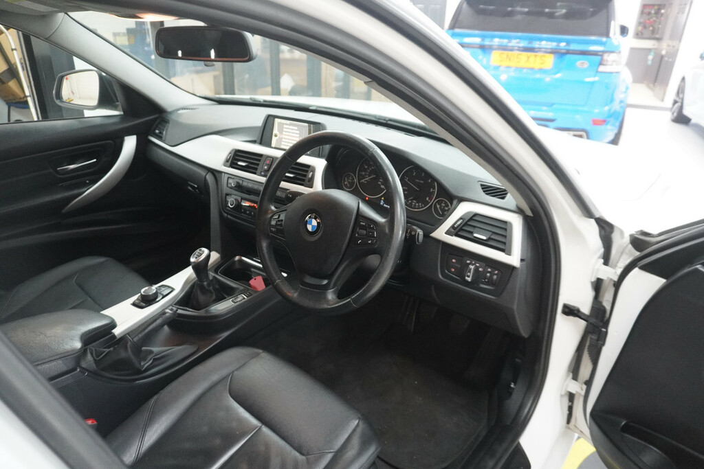 BMW 3 Series Efficent Dynamics FJ63FRZ White #4