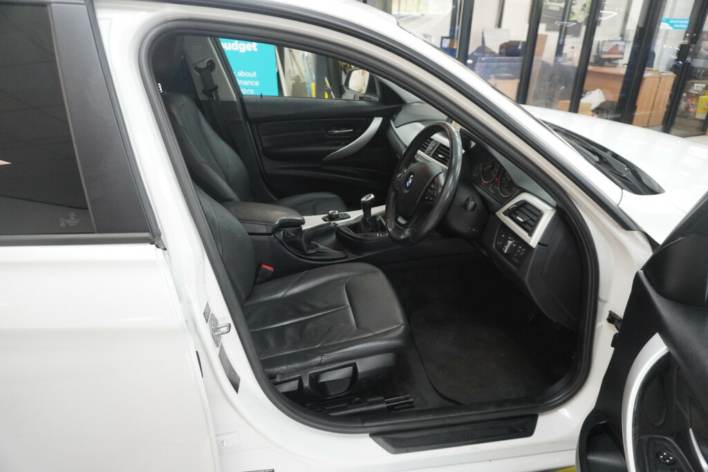 BMW 3 Series Efficent Dynamics FJ63FRZ White #3