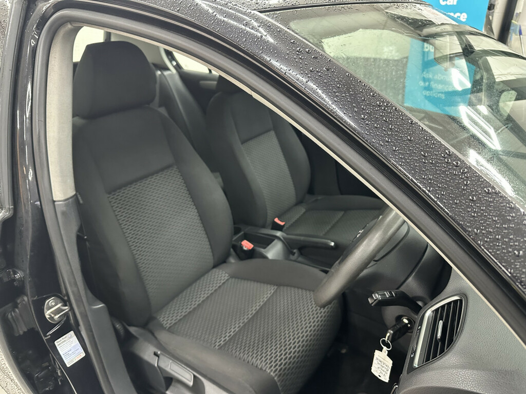 Volkswagen Golf 1.6 S Black #2