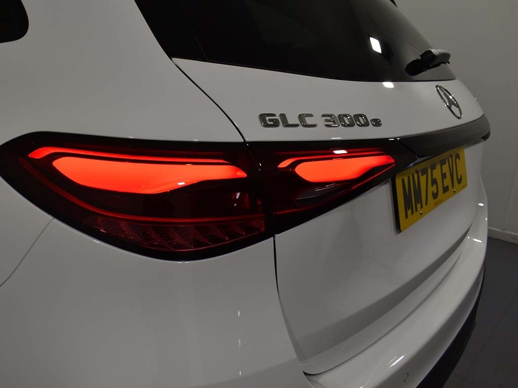 Mercedes-Benz GLC Class Glc 300E 4Matic Urban Edition 9G-tronic MM75EVC White #6