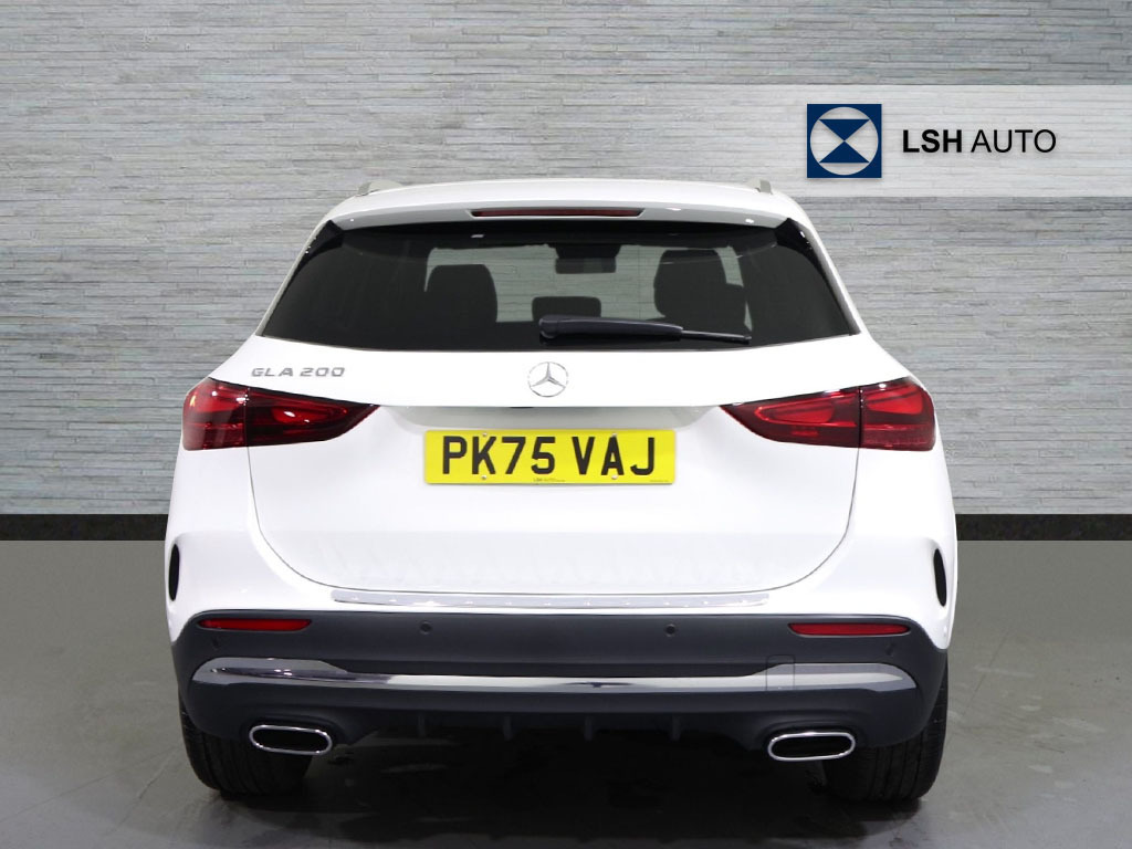 Mercedes-Benz GLA Class Gla 200 Amg Line Executive White #5