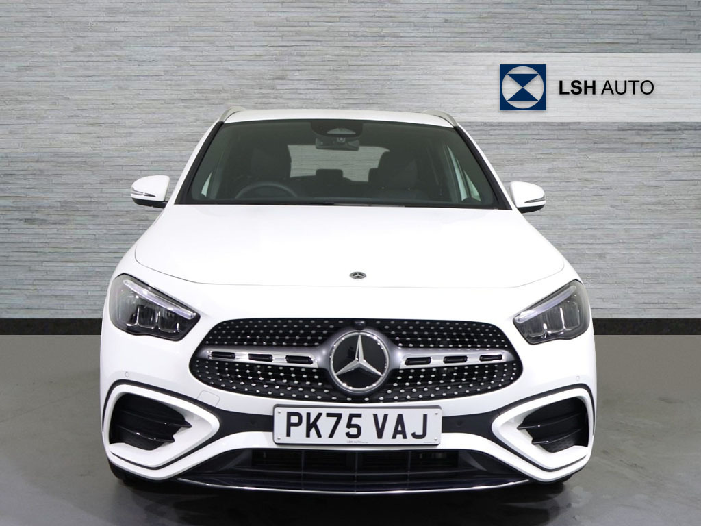 Mercedes-Benz GLA Class Gla 200 Amg Line Executive White #4