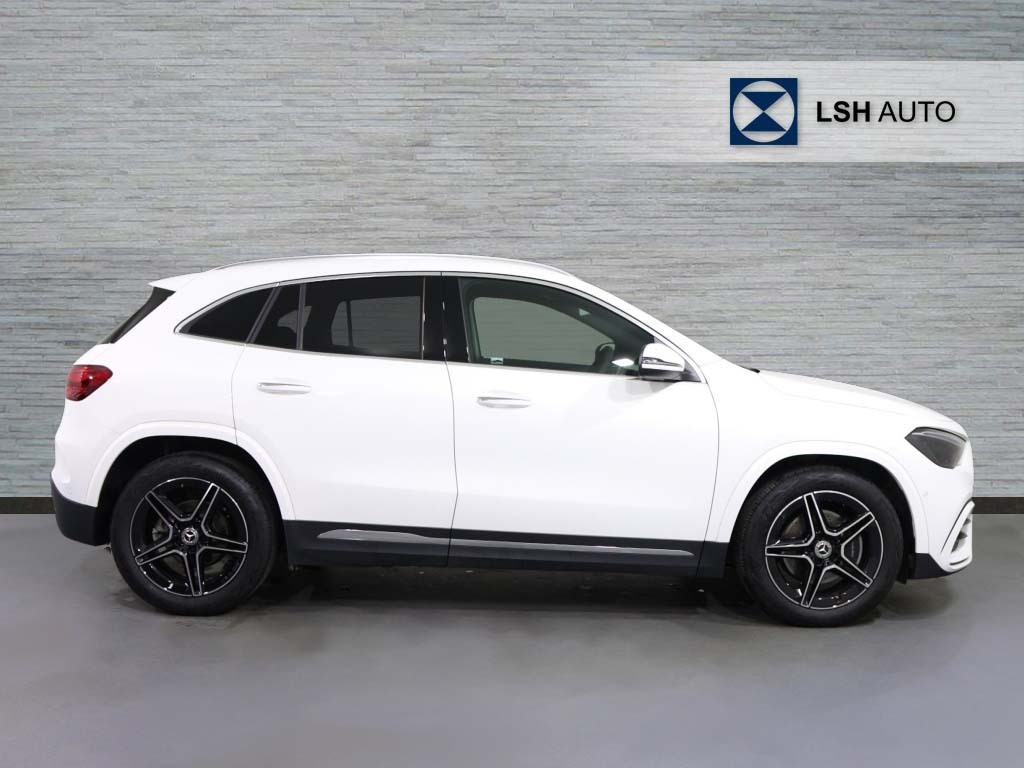 Mercedes-Benz GLA Class Gla 200 Amg Line Executive White #3