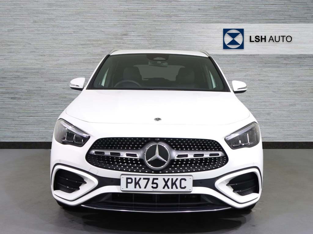 Mercedes-Benz GLA Class Gla 200 Amg Line Executive White #4
