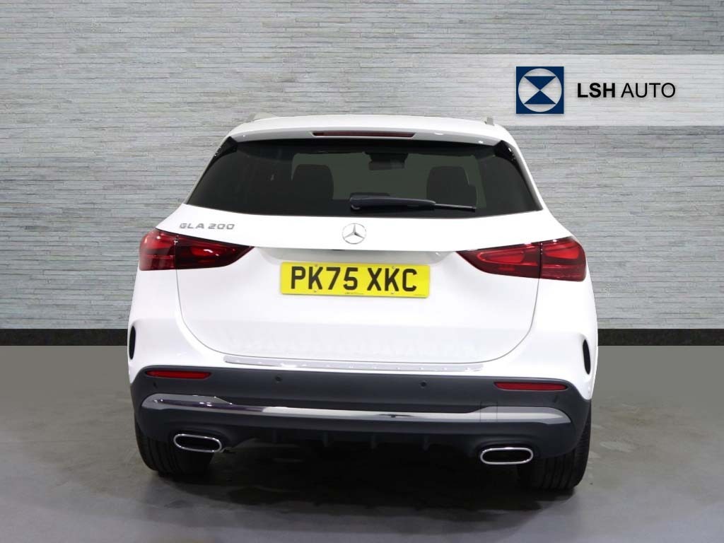 Mercedes-Benz GLA Class Gla 200 Amg Line Executive White #5