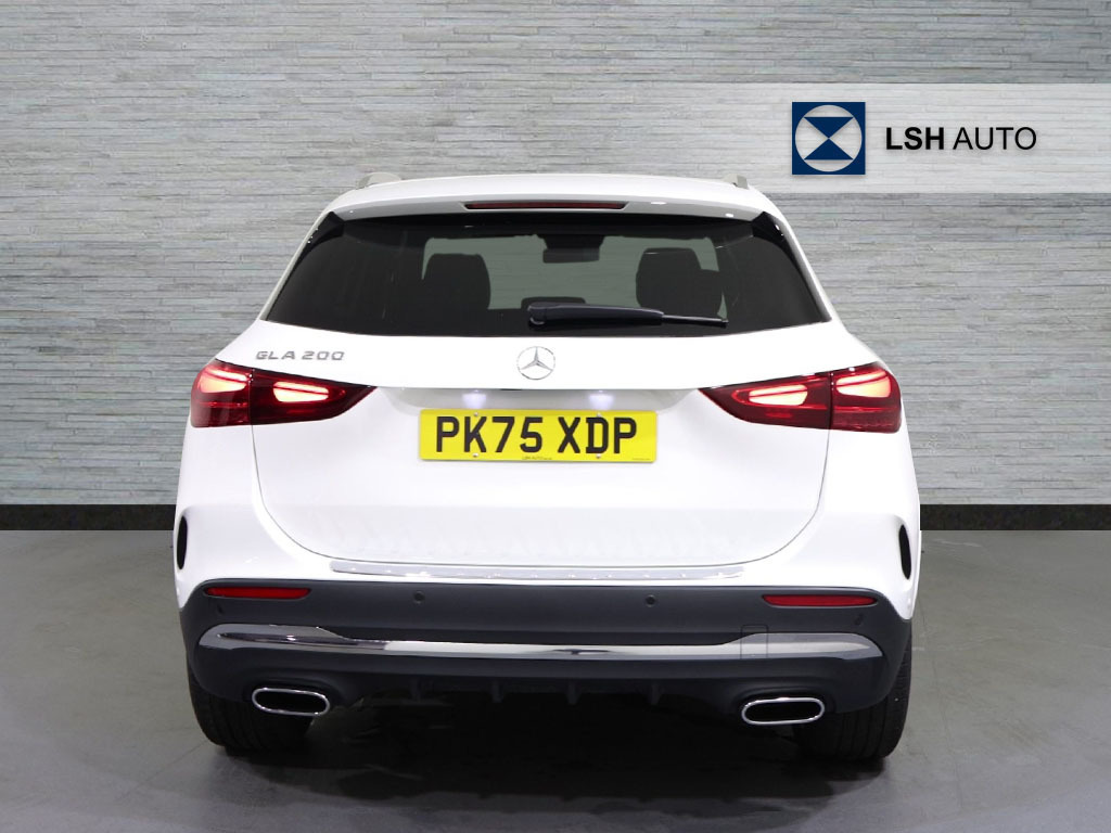Mercedes-Benz GLA Class Gla 200 Amg Line Executive White #5