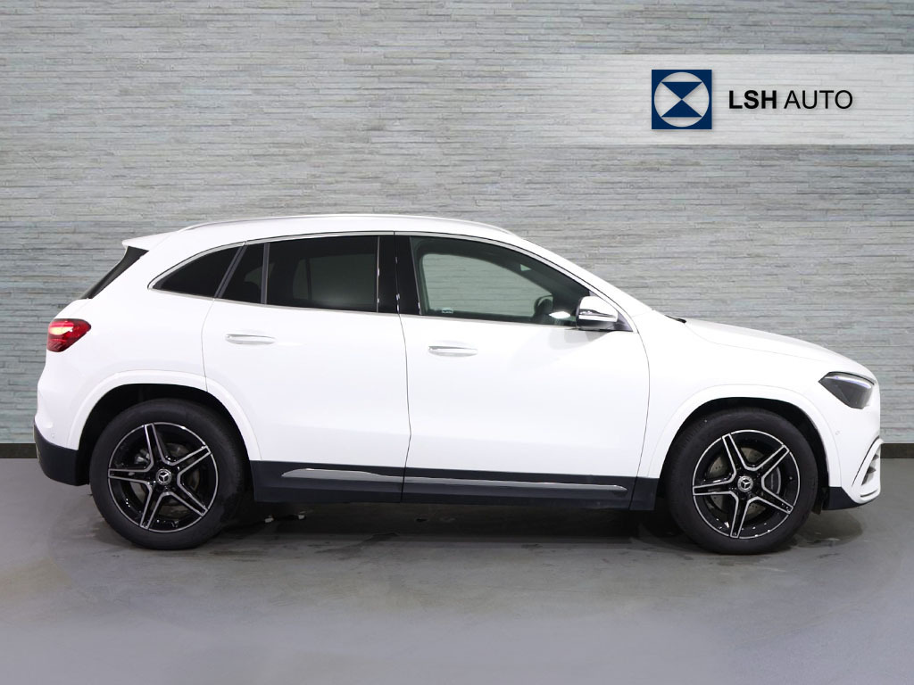 Mercedes-Benz GLA Class Gla 200 Amg Line Executive White #3