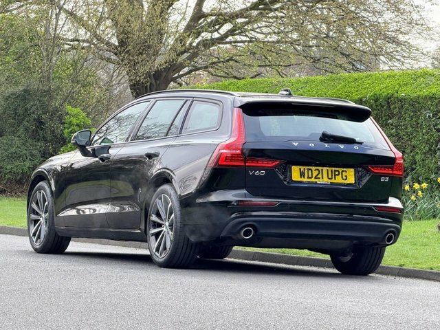 Volvo V60 2.0 B3 Mhev Momentum Estate Hybrid WD21UPG Black #4